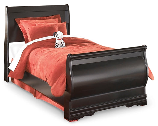 Huey Vineyard Sleigh Bed With Mirrored Dresser And 2 Nightstands