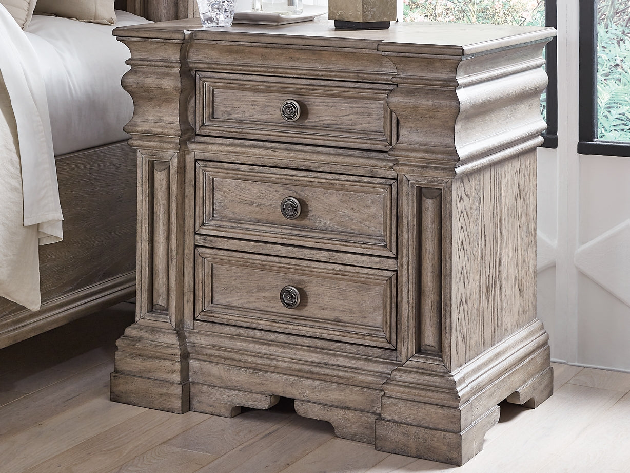Blairhurst King Panel Bed with Mirrored Dresser, Chest and Nightstand