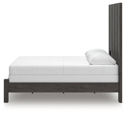 Fraluna Queen Panel Bed with Mirrored Dresser