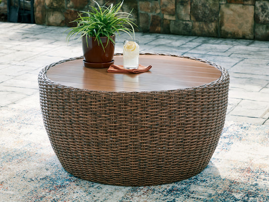 Double Point Round Cocktail Table