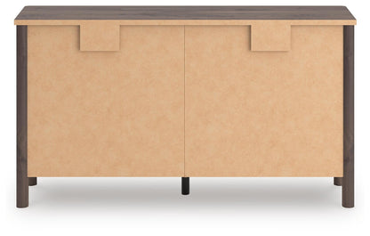 Pamytta King Panel Platform Bed, Dresser, Mirror and Nightstand