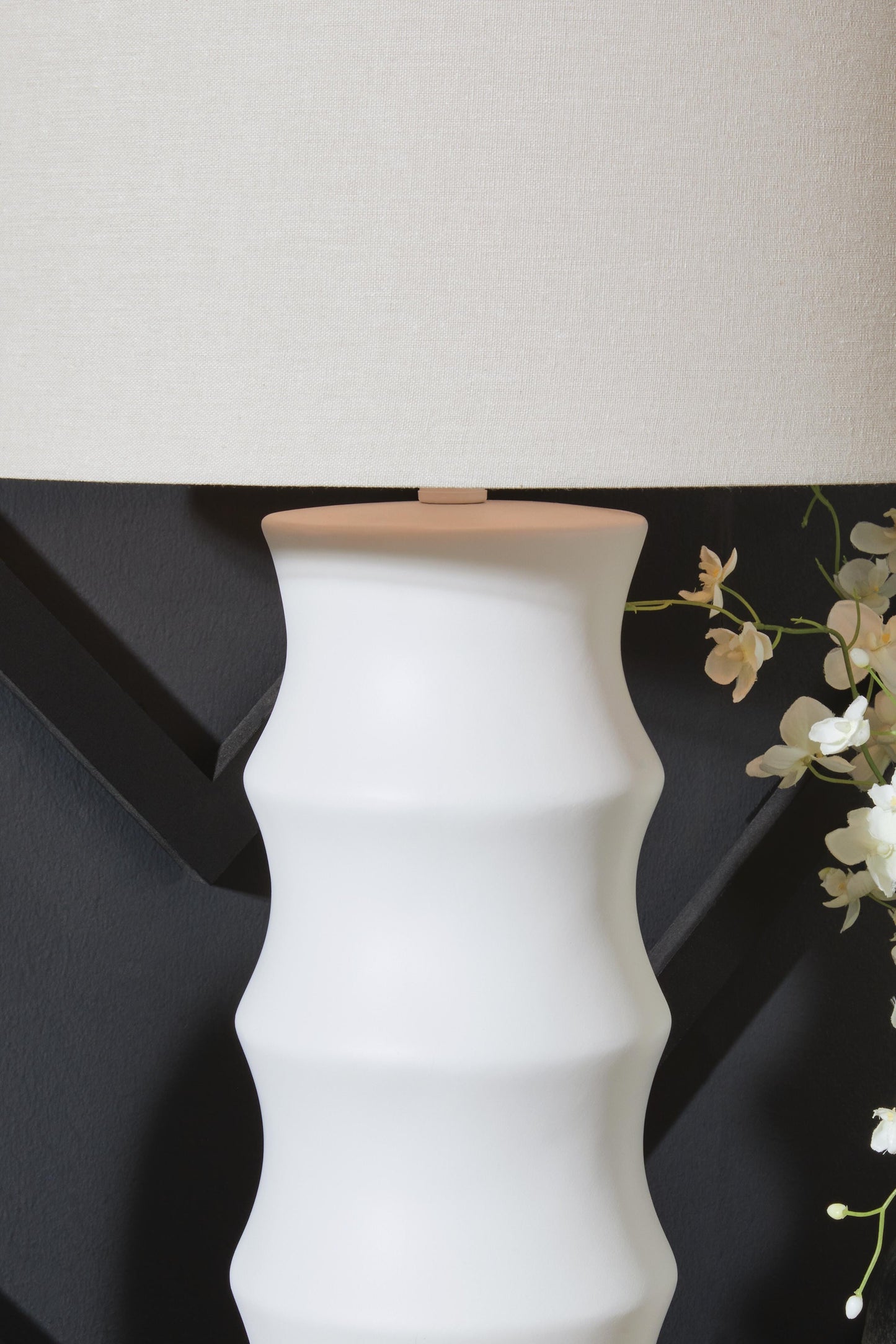 Veraleigh Poly Table Lamp (1/CN)
