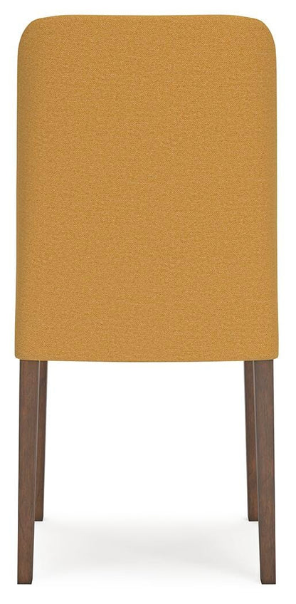 Lyncott Dining Table and 4 Chairs