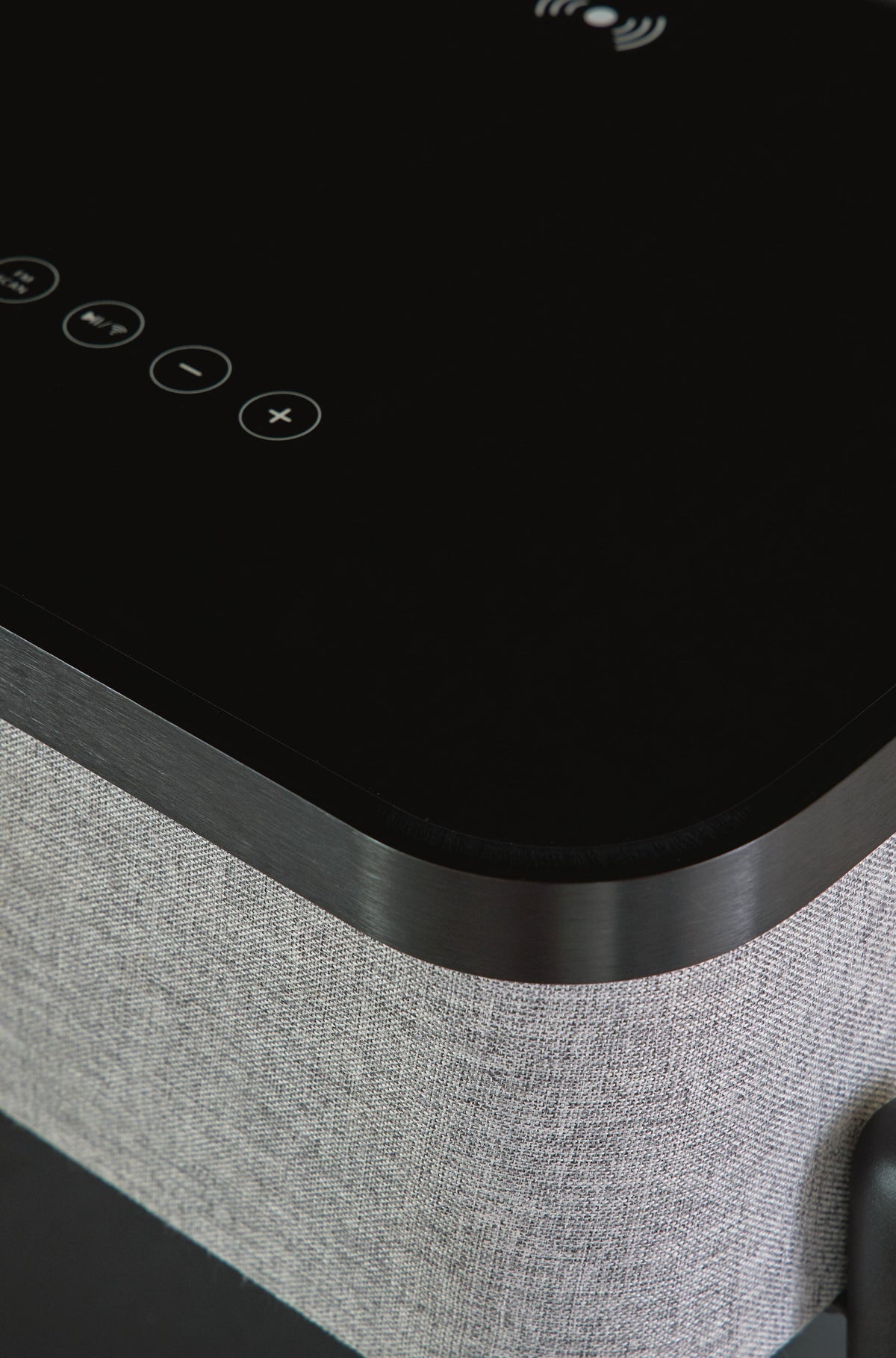 Jorvalee Accent Table with Speaker