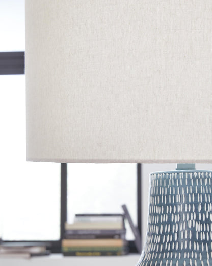 Schylarmont Metal Table Lamp (1/CN)