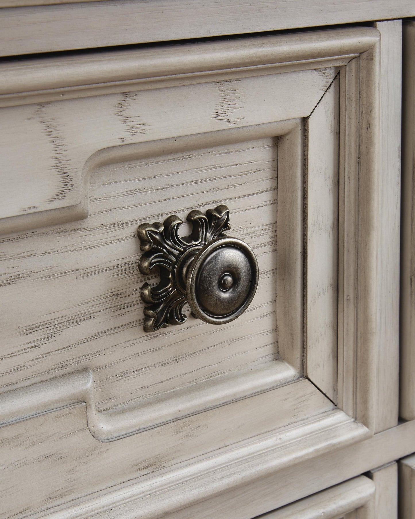 Bruchandi Dresser