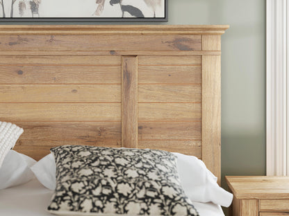 Makidern Queen Panel Bed