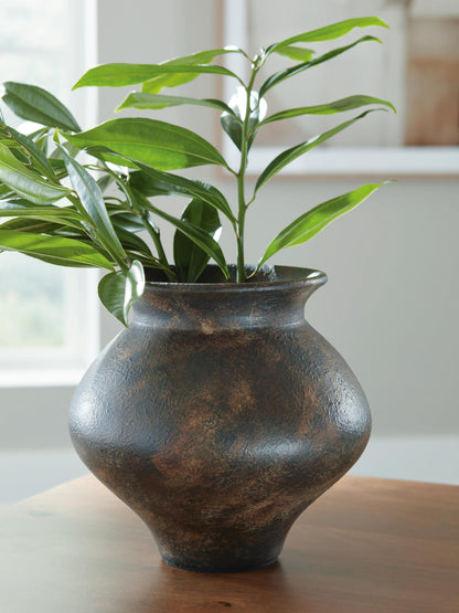 Laddlow Vase