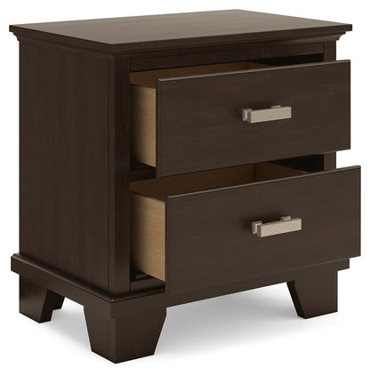 Covetown California King Panel Bed with Mirrored Dresser and Nightstand