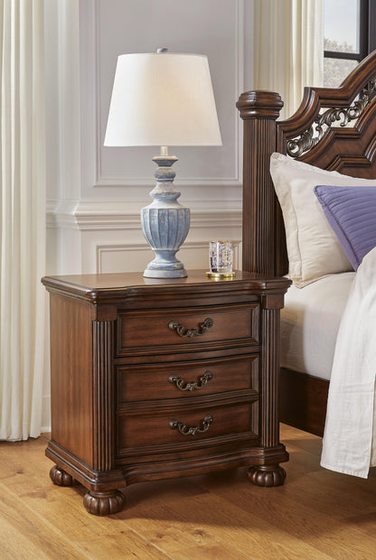 Lavinton Queen Poster Bed, Dresser, Mirror, Chest and Nightstand