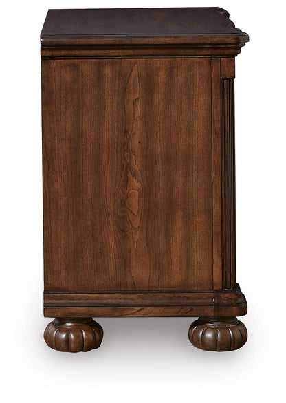 Lavinton California King Poster Bed, Dresser, Mirror, Chest and Nightstand