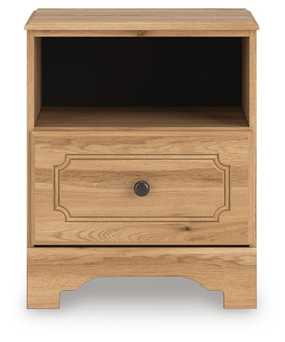 Galletyn Queen Panel Bed with Mirrored Dresser and Nightstand
