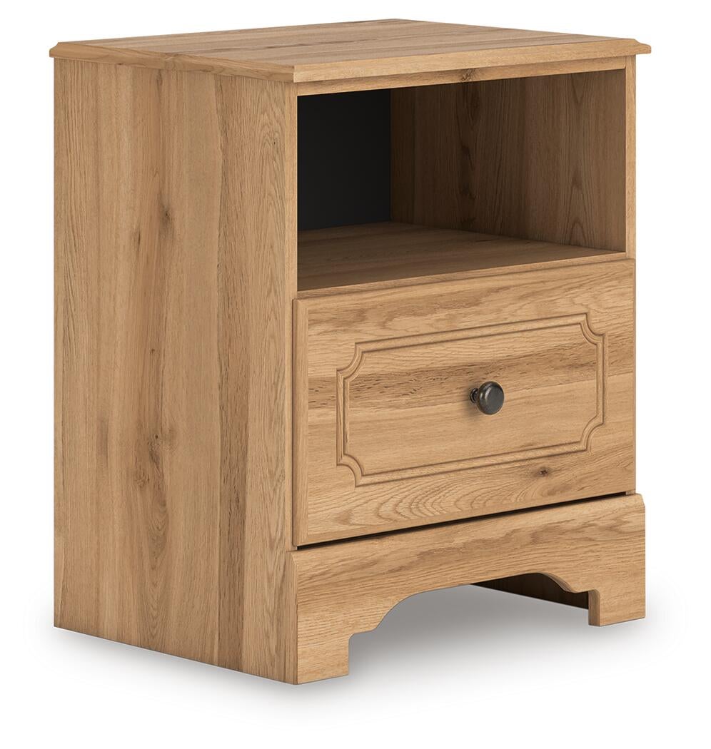 Galletyn Queen Panel Bed with Mirrored Dresser and Nightstand